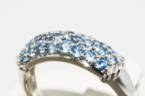 תכשיט לכלה ולערב: טבעת זהב לבן 10 קרט בשיבוץ אבני טופז כחול מידה: 7