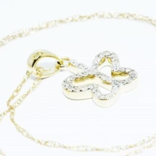 תכשיט לכלה ולערב: שרשרת ותליון זהב צהוב בשיבוץ יהלומים לבנים עיצוב פרפר