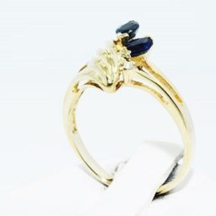 תכשיט לכלה ולערב: טבעת זהב צהוב בשיבוץ ספיר כחול ויהלומים מידה: 5.5