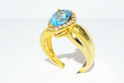 תכשיט לכלה ולערב: טבעת כסף בציפוי זהב בשיבוץ טופז כחול + 20 טופז לבן במידה: 7.25