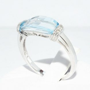 תכשיט לכלה ולערב: טבעת זהב לבן בשיבוץ טופז כחול + 4 יהלומים לבנים מידה: 7.25